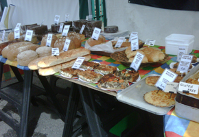 breadtable Fresh breads and desserts.