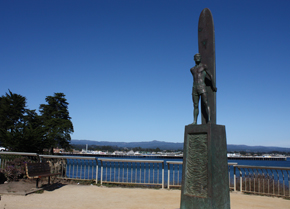 surferstatue surferstatue